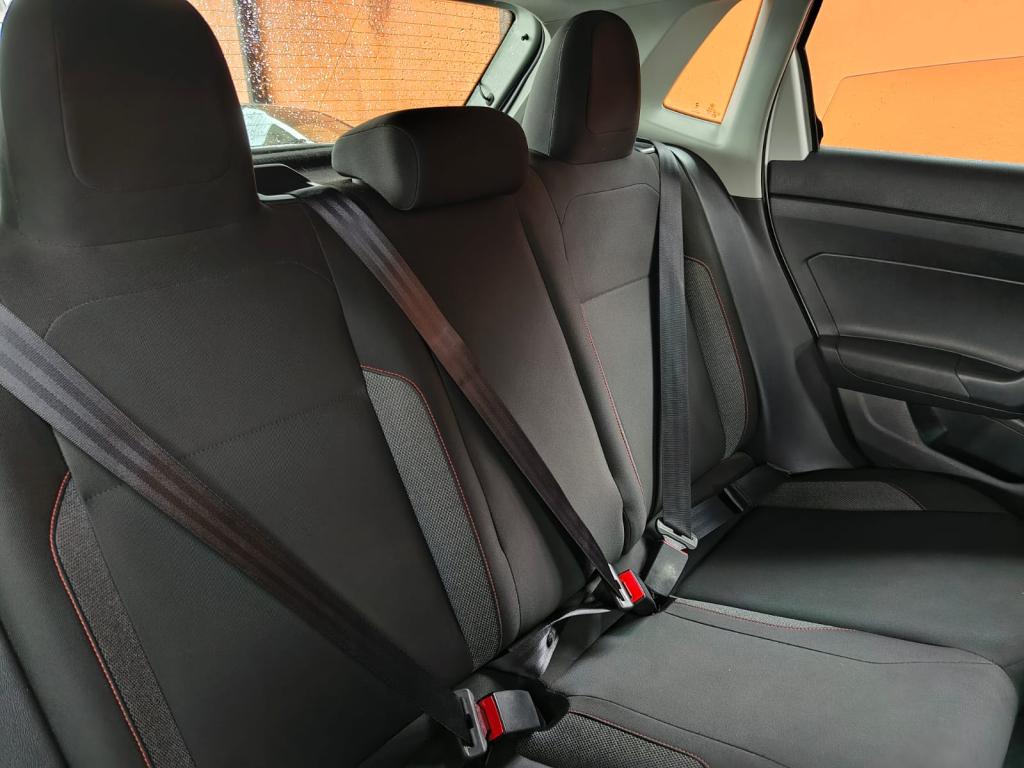 VOLKSWAGEN Polo Hatch - Foto