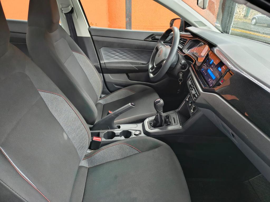 VOLKSWAGEN Polo Hatch - Foto