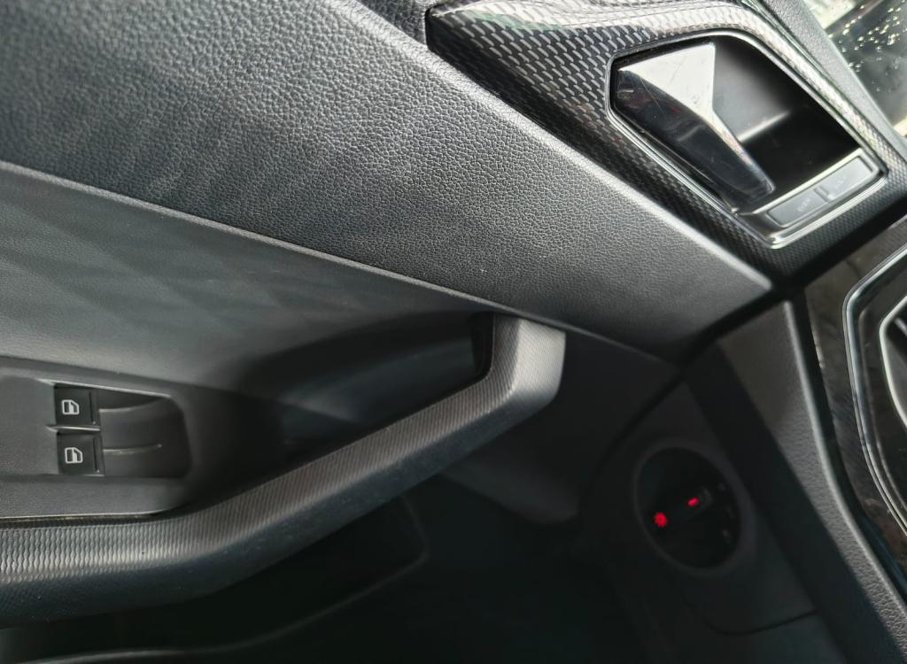 VOLKSWAGEN Polo Hatch - Foto