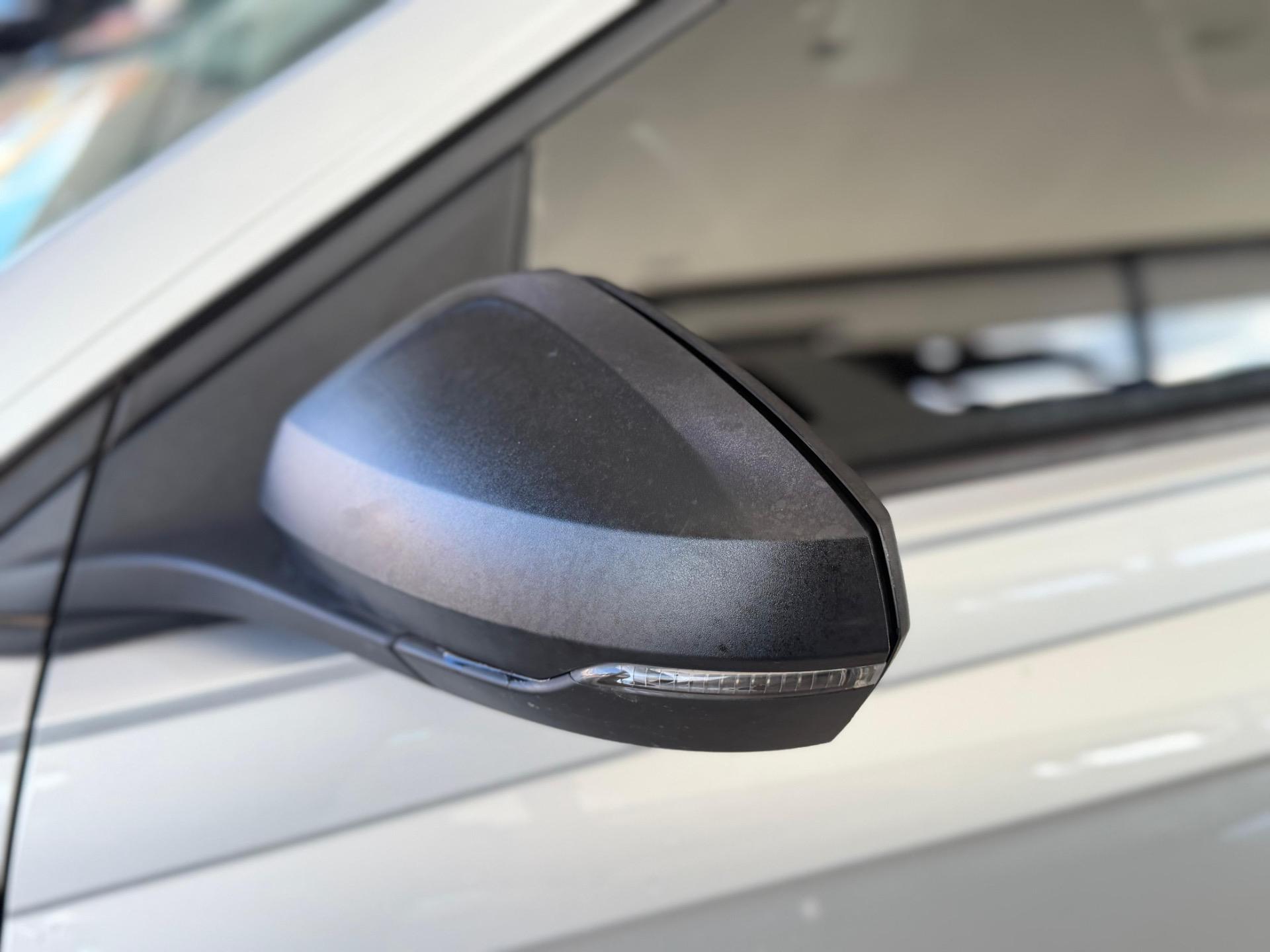 VOLKSWAGEN Polo Hatch - Foto