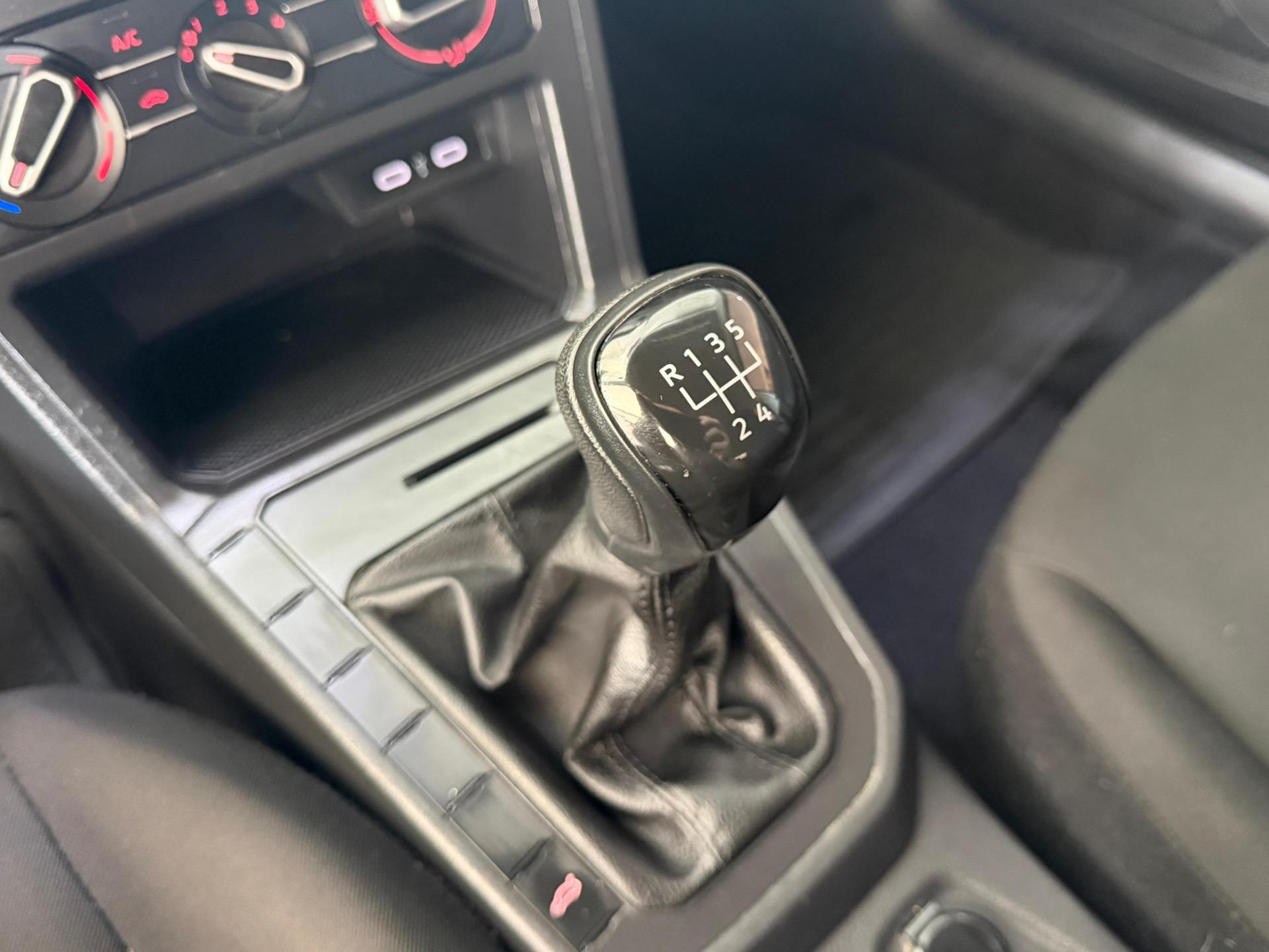 VOLKSWAGEN Polo Hatch - Foto