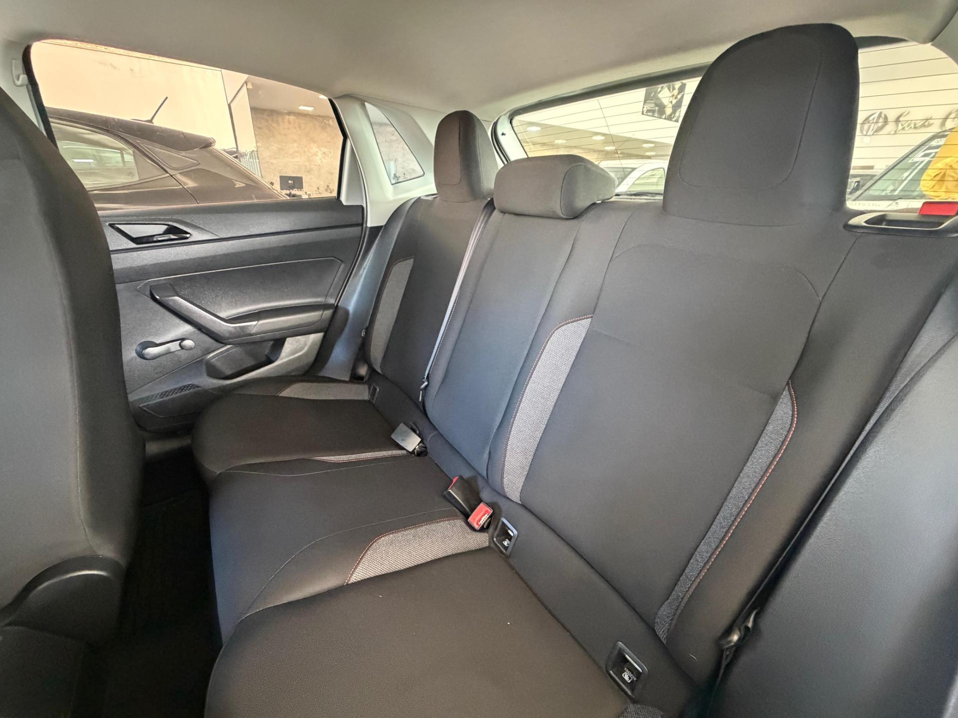 VOLKSWAGEN Polo Hatch - Foto