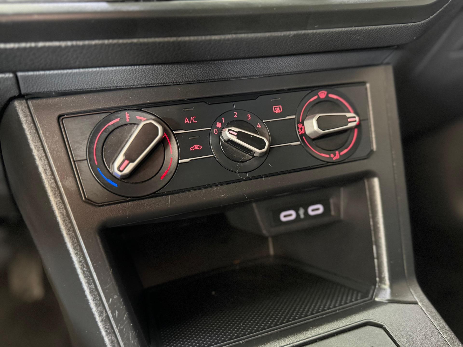 VOLKSWAGEN Polo Hatch - Foto