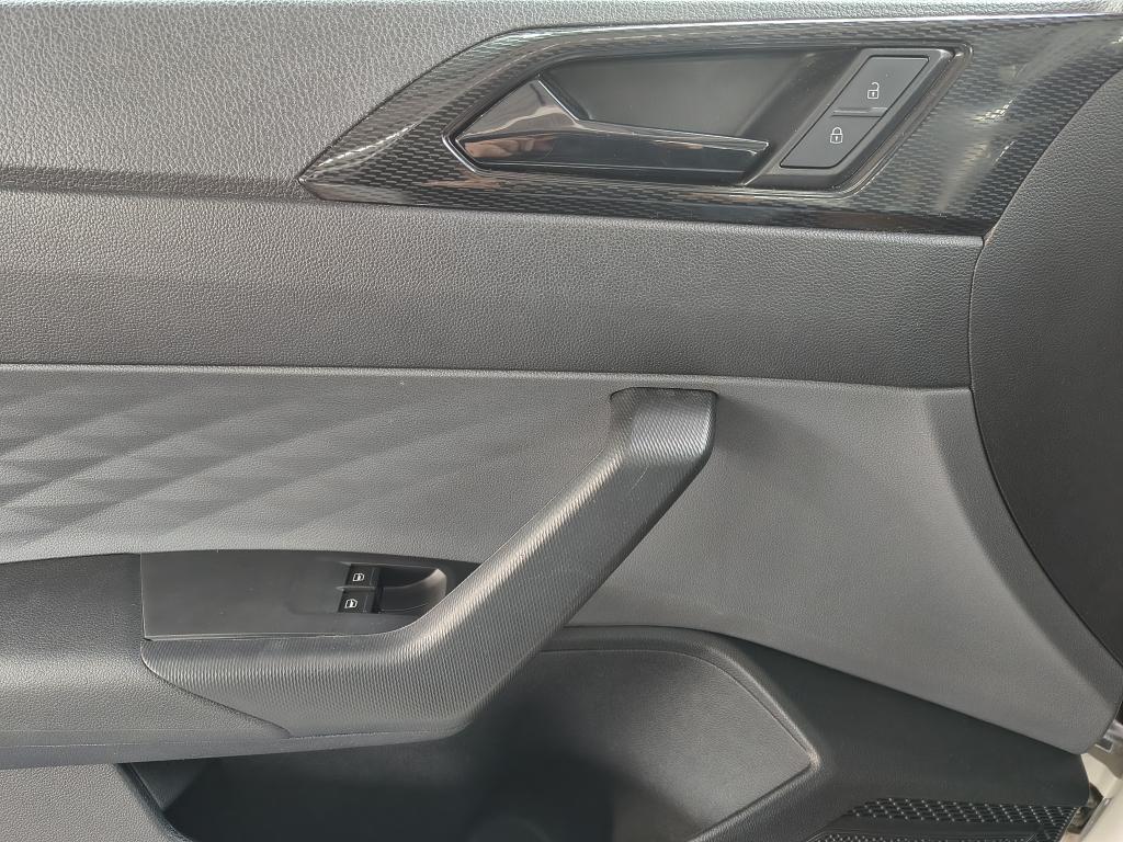 VOLKSWAGEN Polo Hatch - Foto