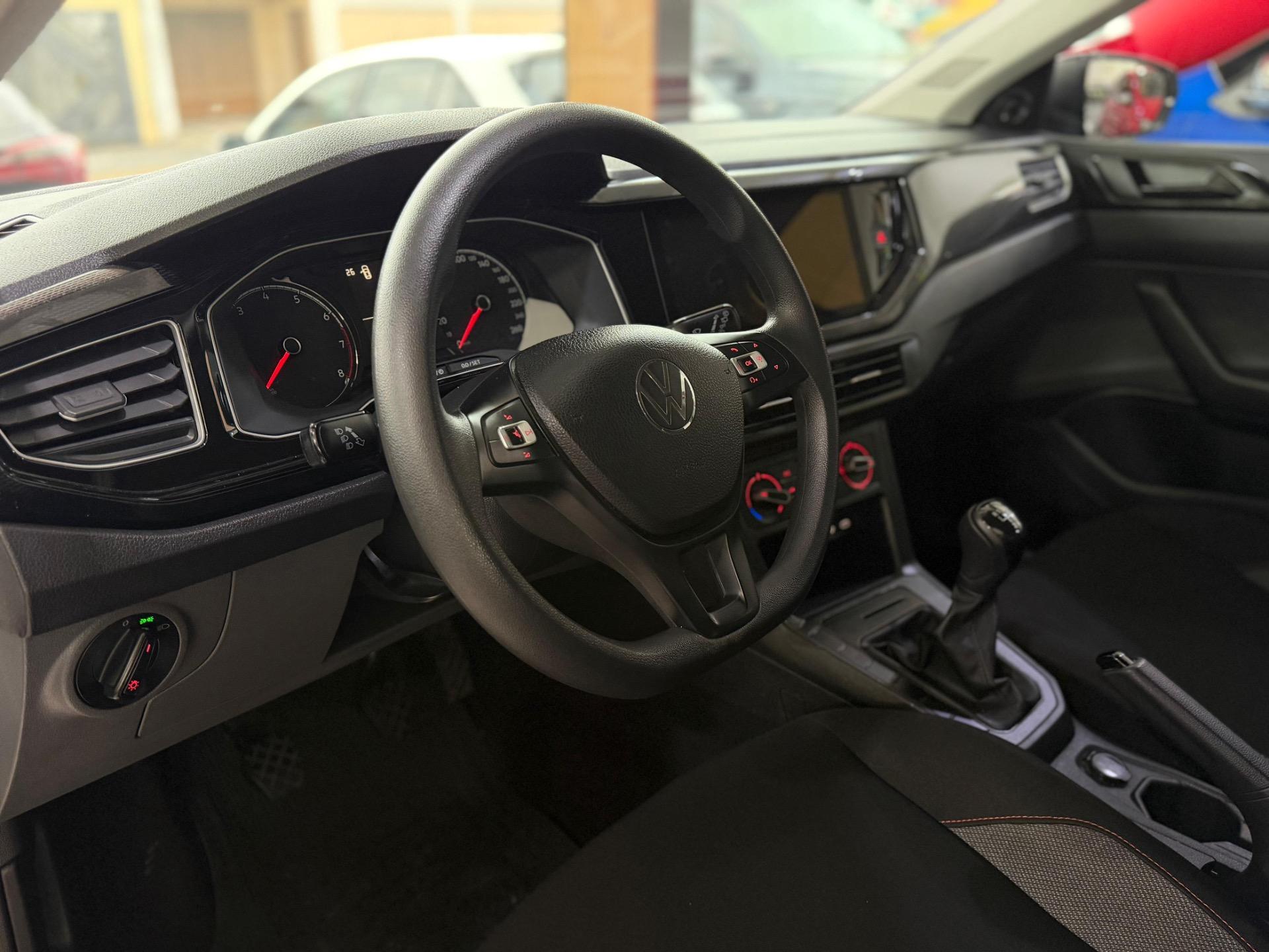 VOLKSWAGEN Polo Hatch - Foto