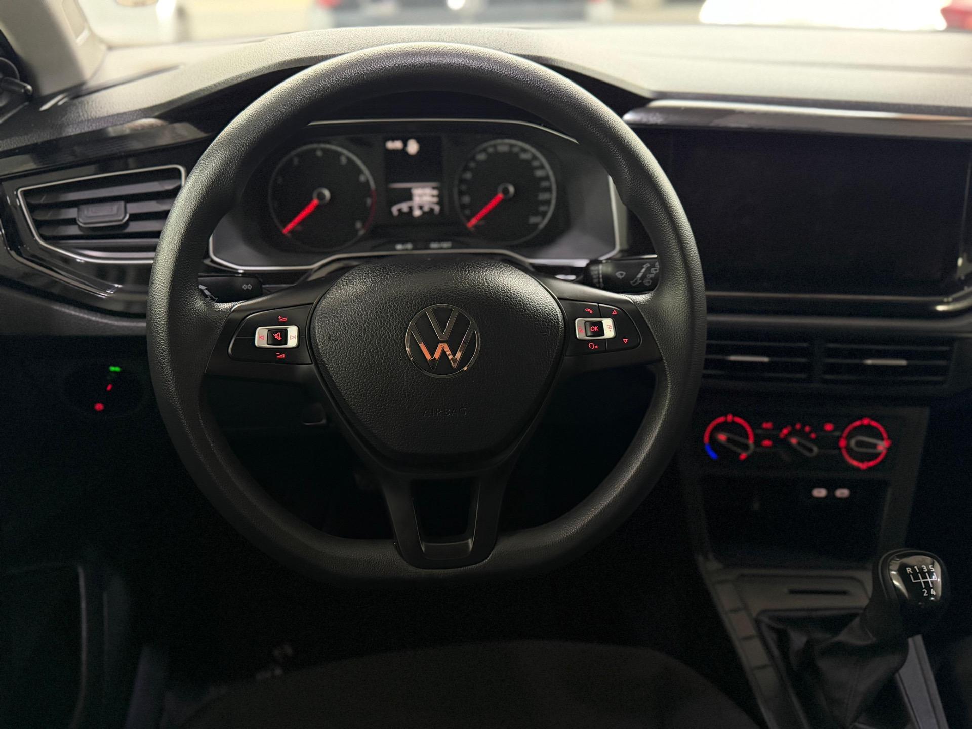 VOLKSWAGEN Polo Hatch - Foto