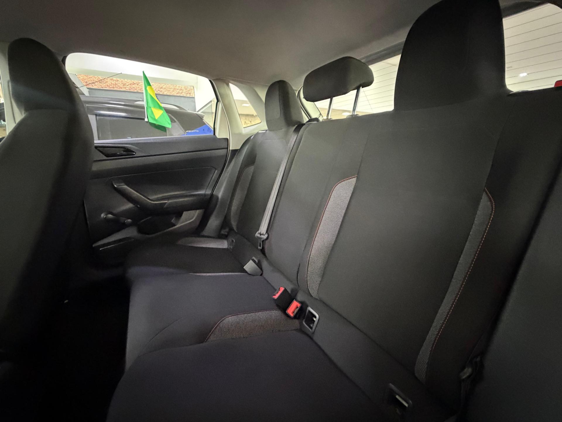 VOLKSWAGEN Polo Hatch - Foto