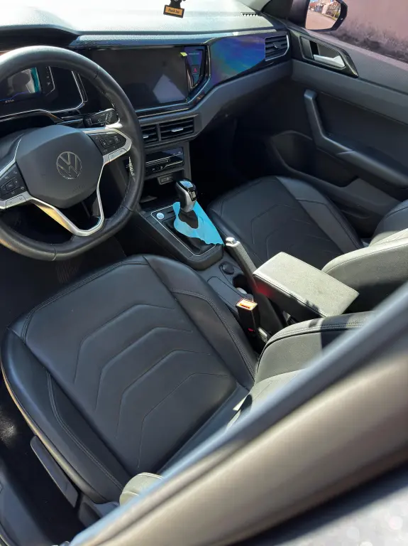 VOLKSWAGEN Polo Hatch - Foto