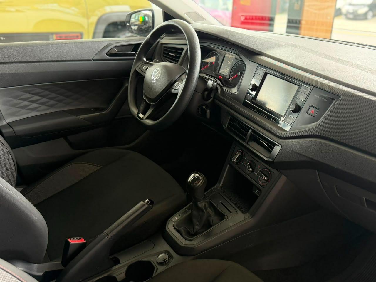 VOLKSWAGEN Polo Hatch - Foto