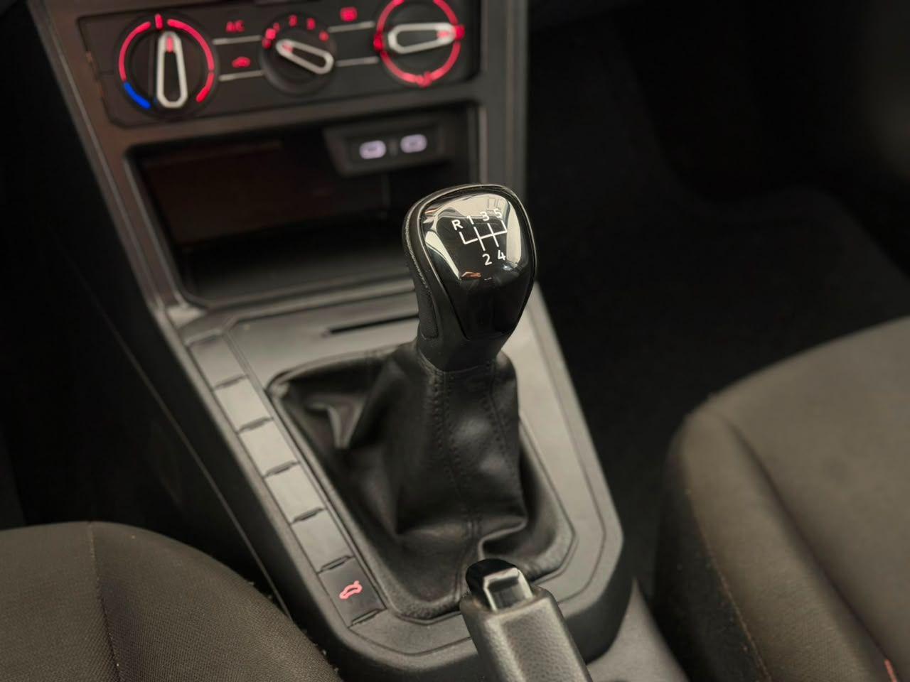 VOLKSWAGEN Polo Hatch - Foto