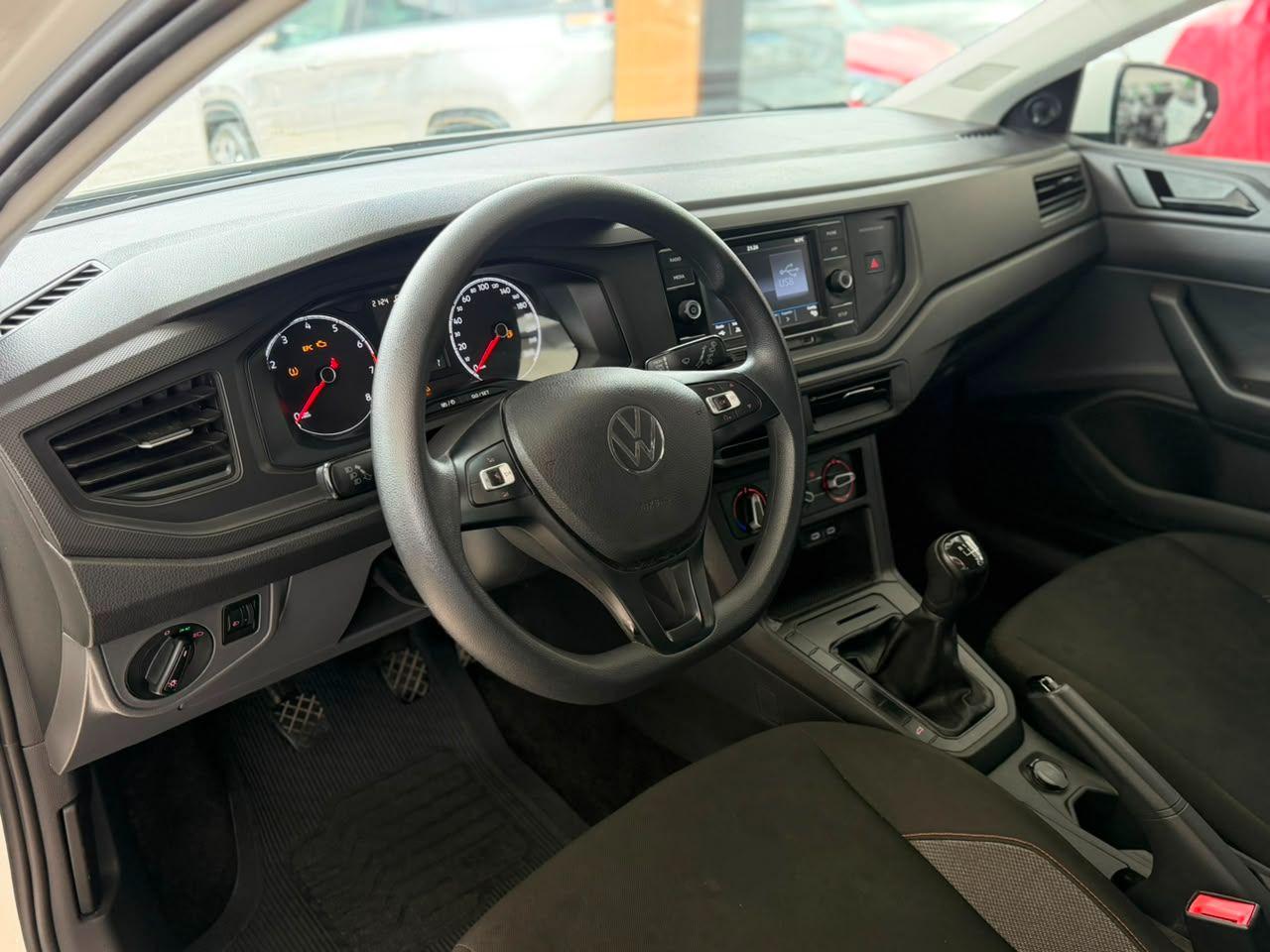 VOLKSWAGEN Polo Hatch - Foto