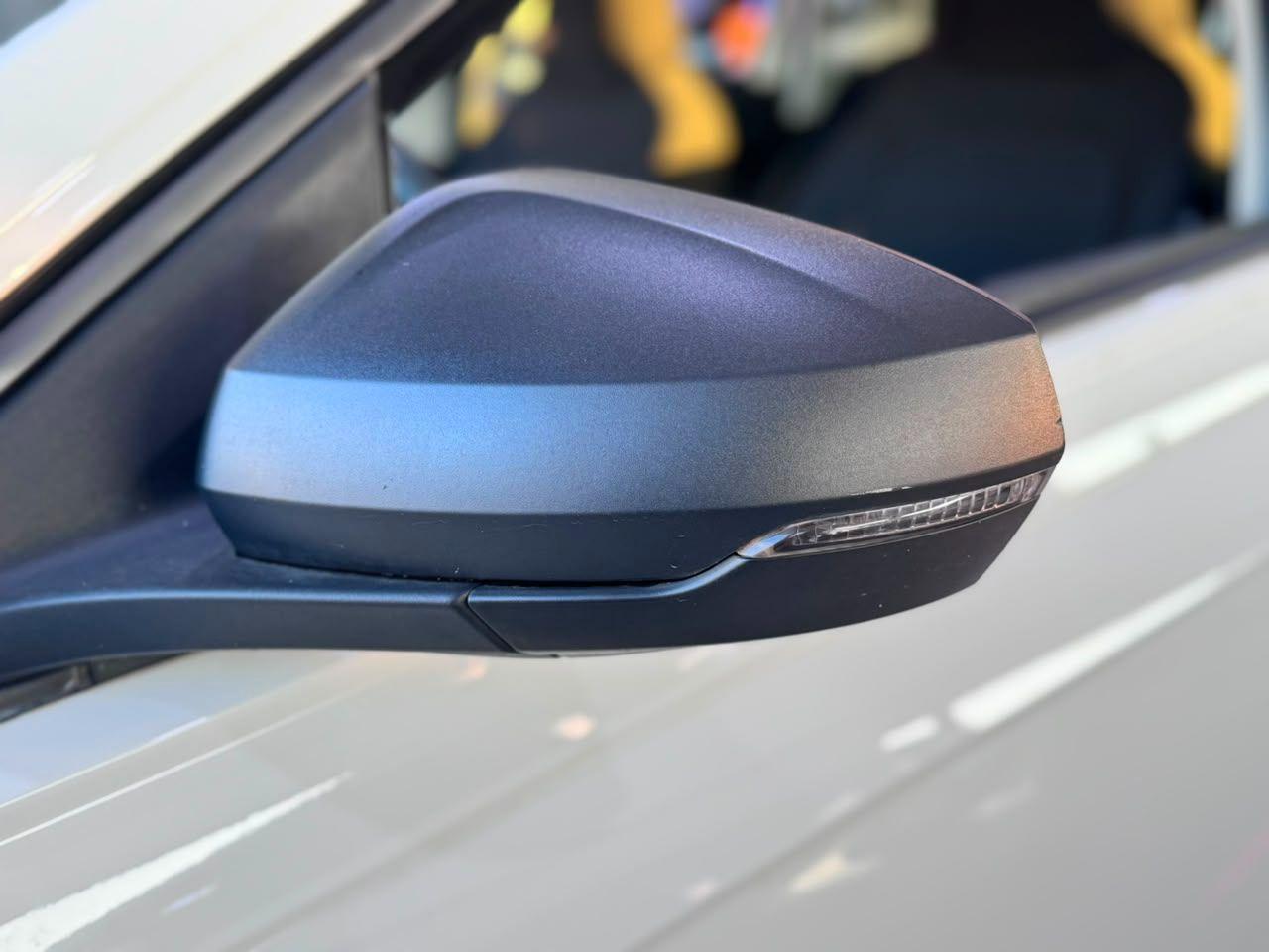 VOLKSWAGEN Polo Hatch - Foto