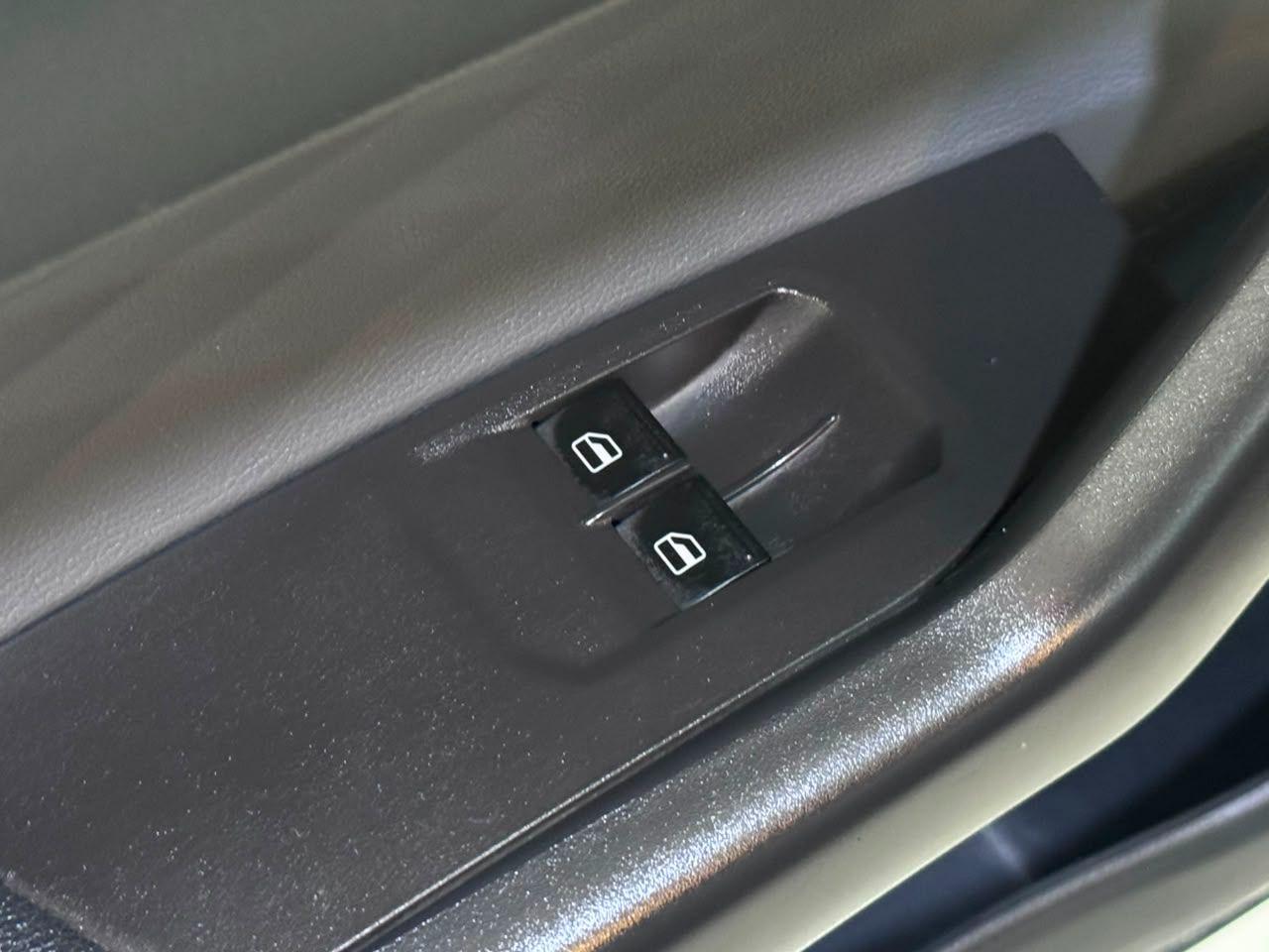 VOLKSWAGEN Polo Hatch - Foto