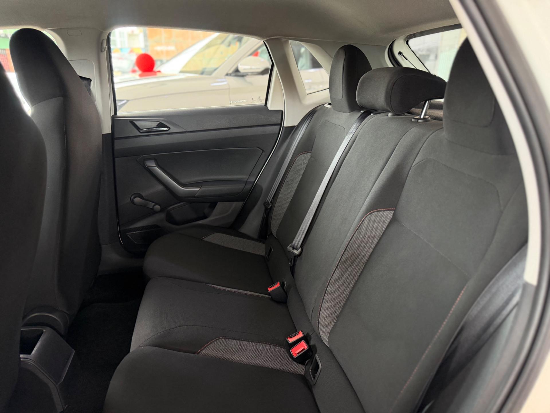 VOLKSWAGEN Polo Hatch - Foto