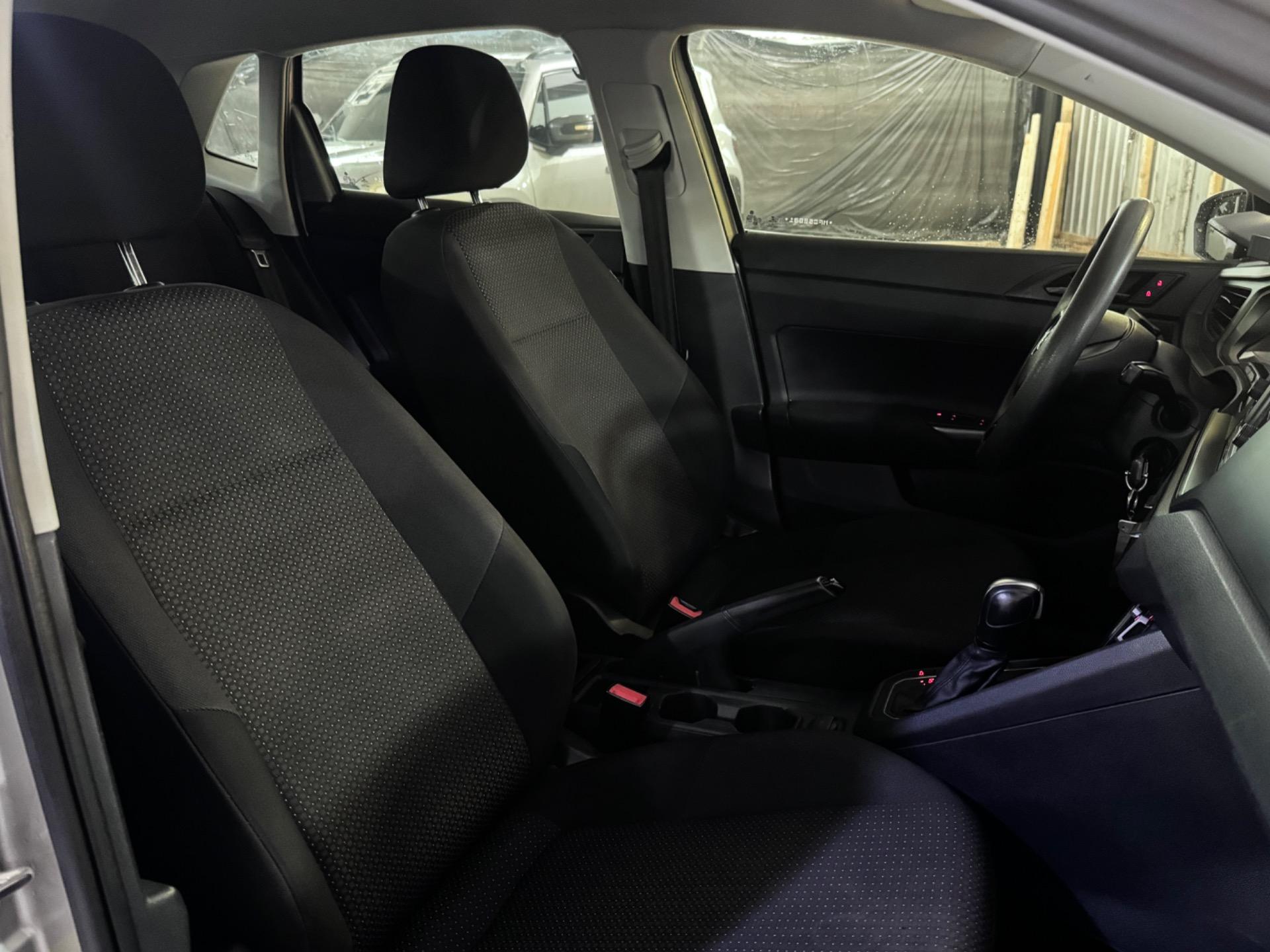 VOLKSWAGEN Polo Hatch - Foto