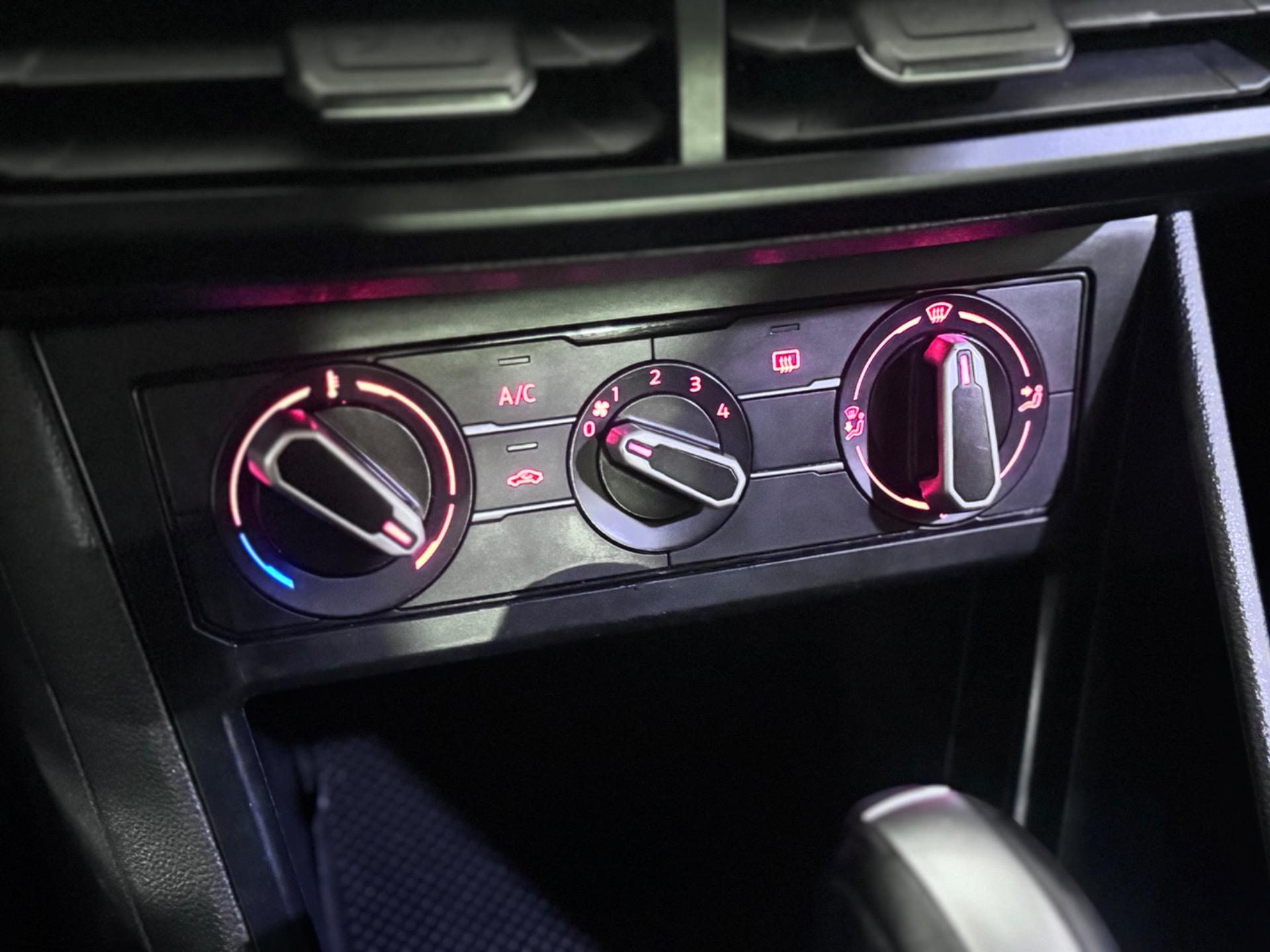 VOLKSWAGEN Polo Hatch - Foto