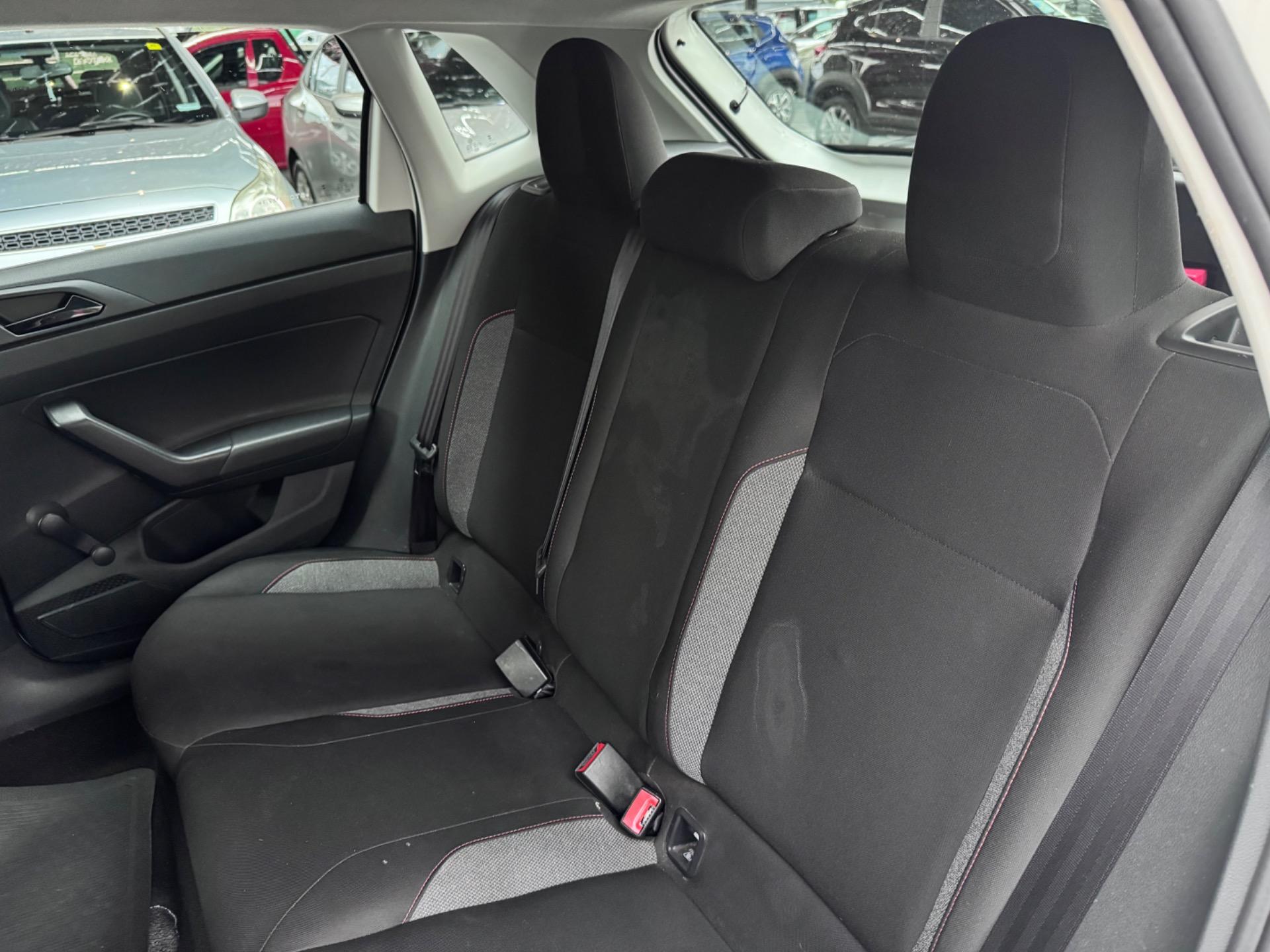 VOLKSWAGEN Polo Hatch - Foto