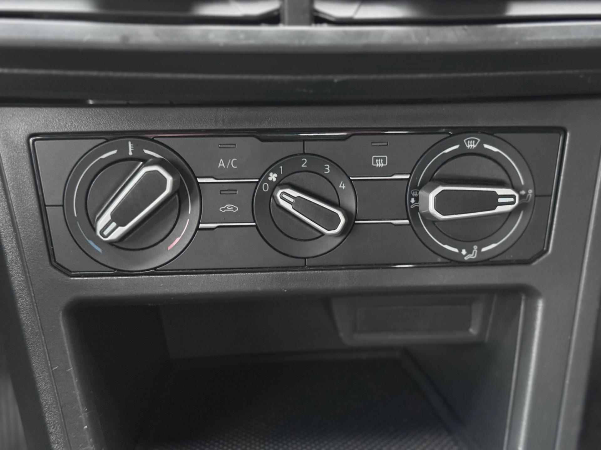 VOLKSWAGEN Polo Hatch - Foto
