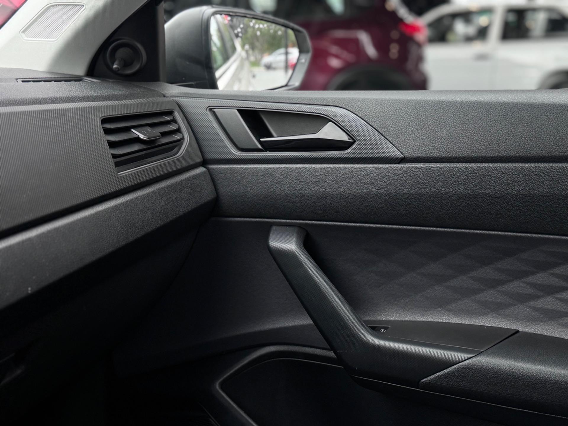VOLKSWAGEN Polo Hatch - Foto