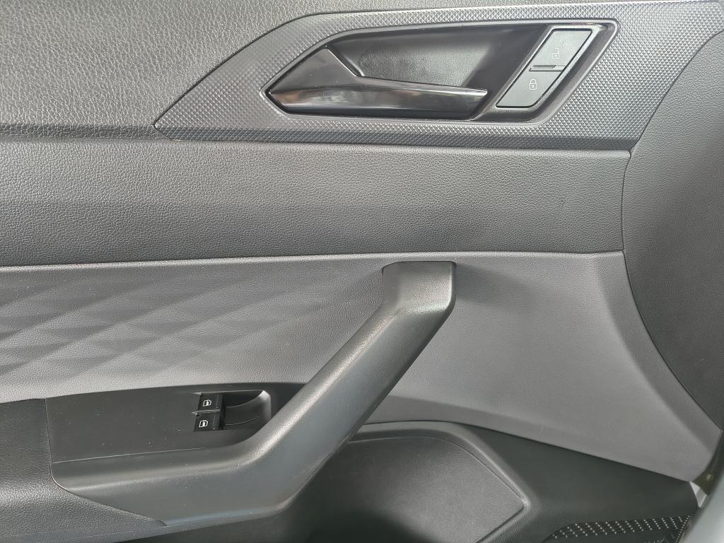 VOLKSWAGEN Polo Hatch - Foto