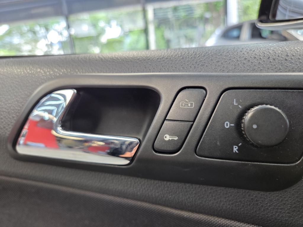 VOLKSWAGEN Polo Hatch - Foto