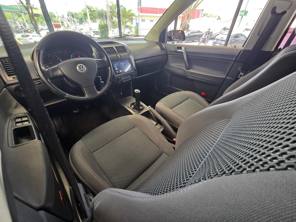 VOLKSWAGEN Polo Hatch - Foto