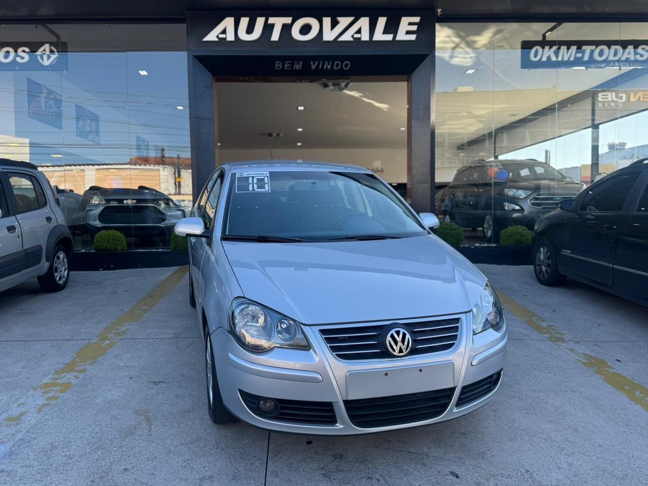 VOLKSWAGEN Polo Sedan - Foto