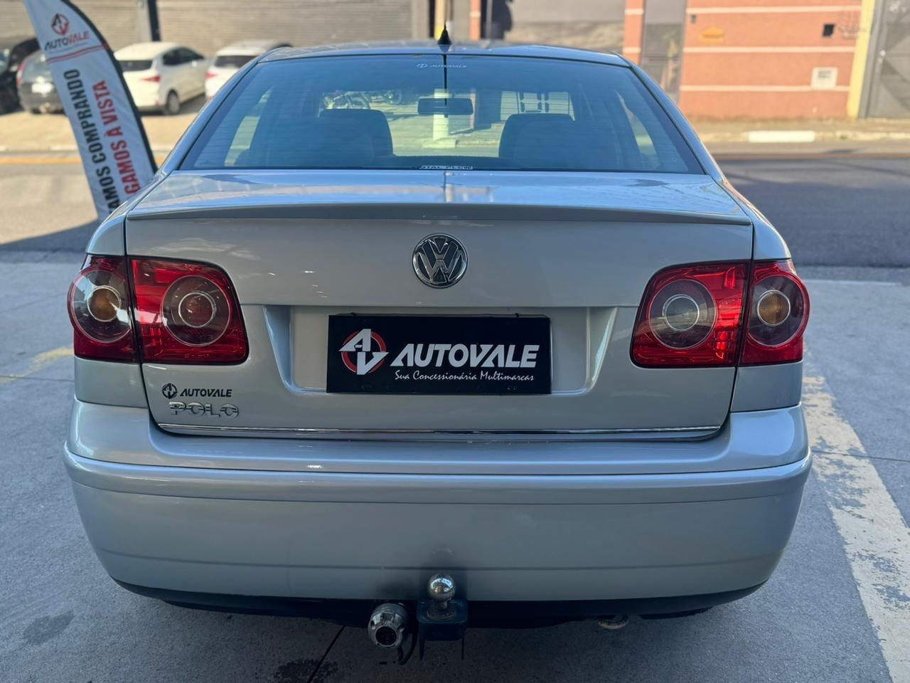 VOLKSWAGEN Polo Sedan - Foto