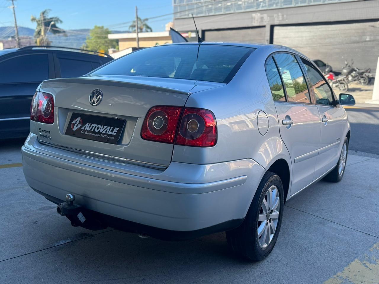 VOLKSWAGEN Polo Sedan - Foto