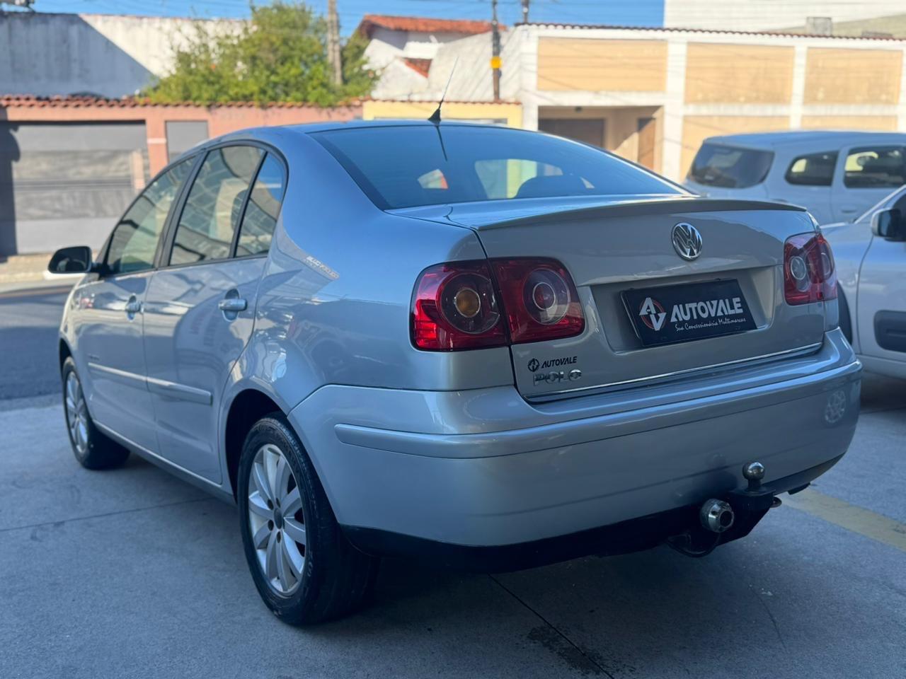 VOLKSWAGEN Polo Sedan - Foto