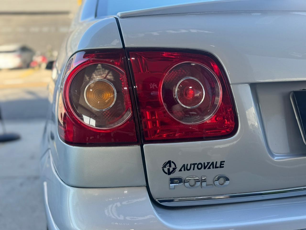 VOLKSWAGEN Polo Sedan - Foto