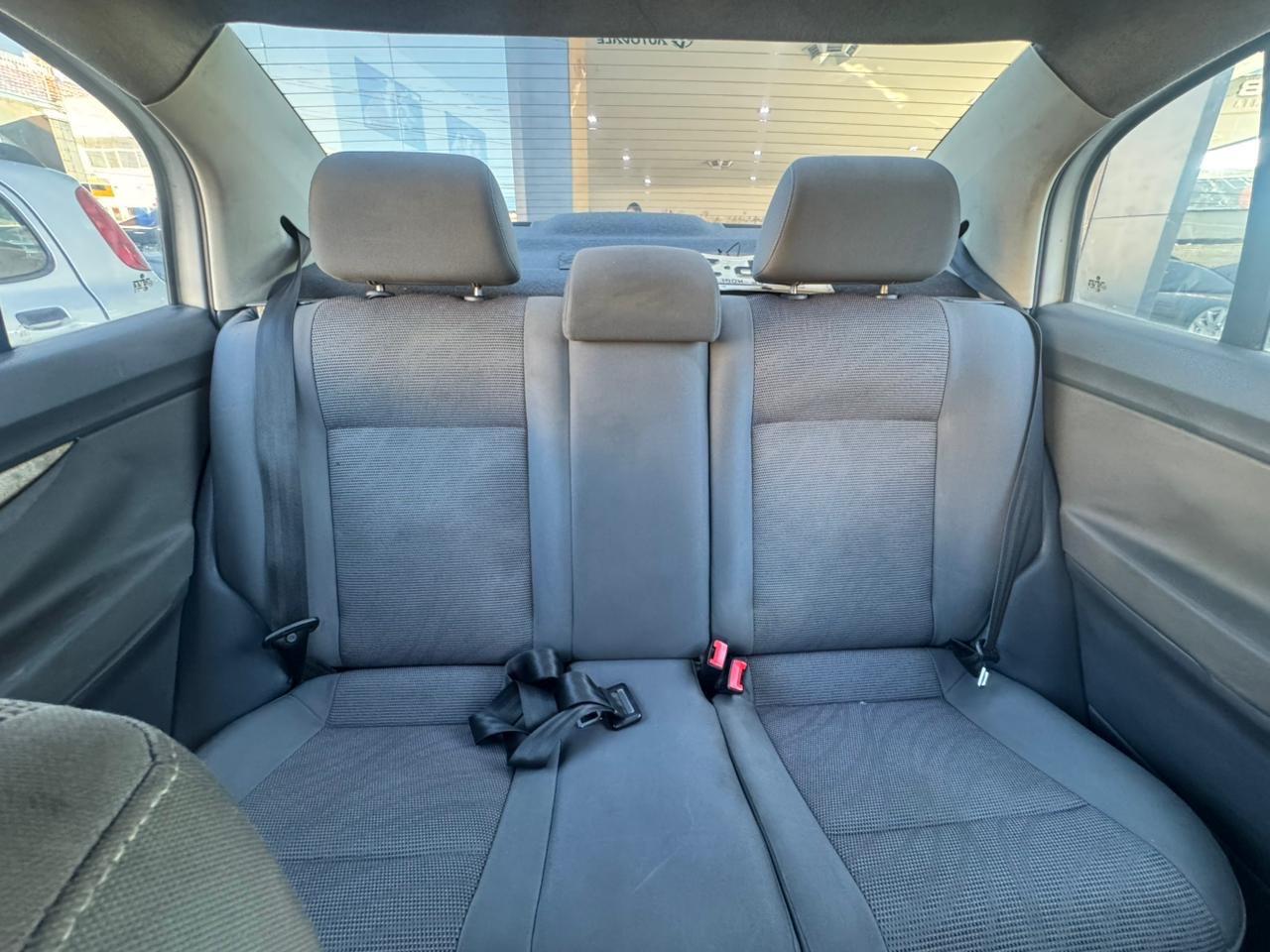 VOLKSWAGEN Polo Sedan - Foto