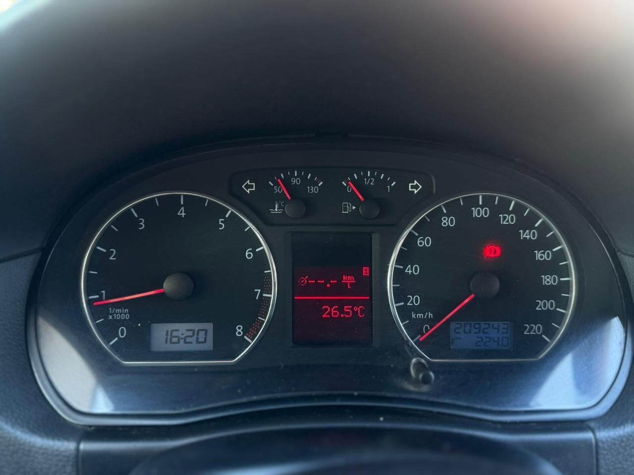 VOLKSWAGEN Polo Sedan - Foto