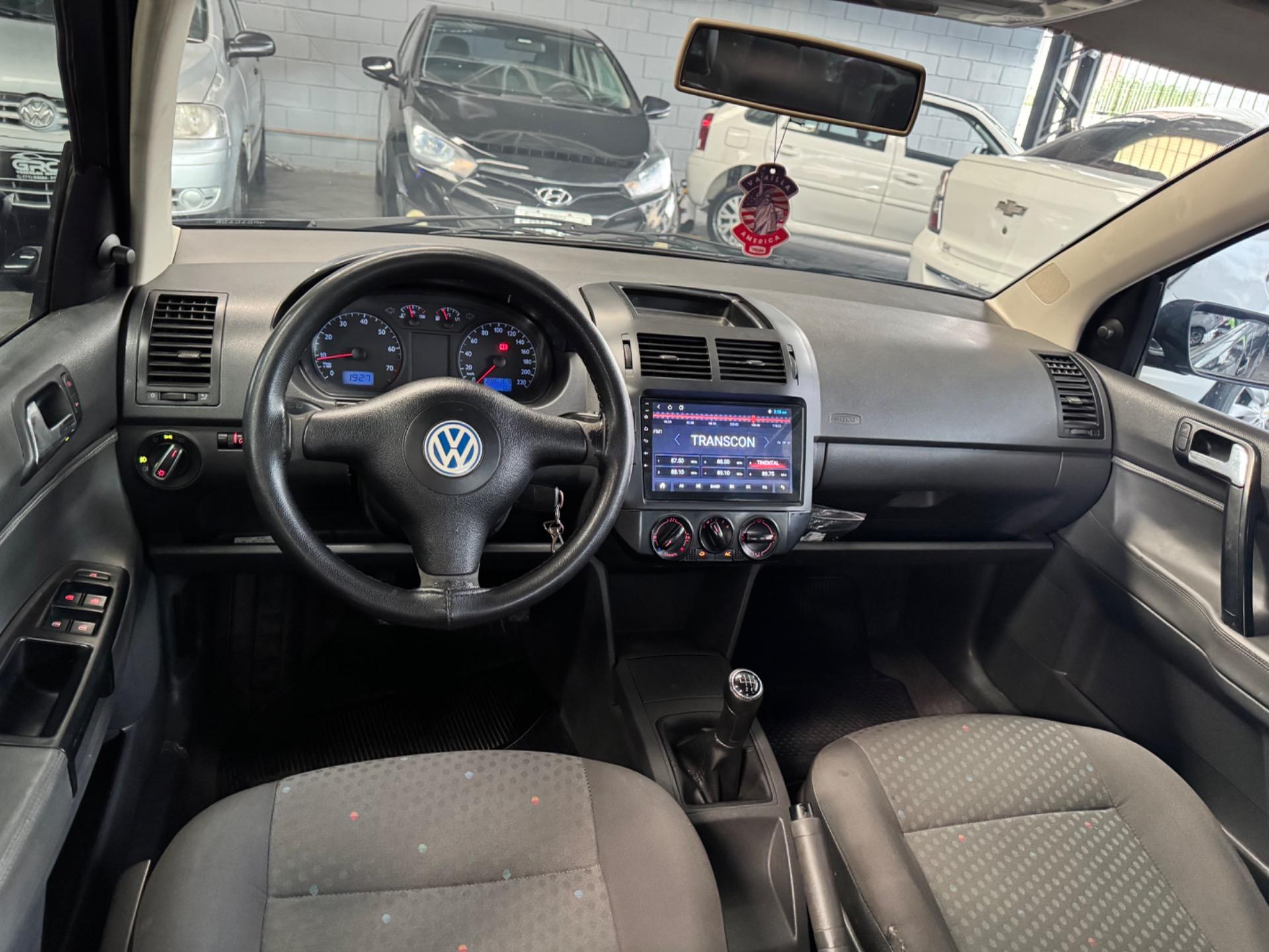 VOLKSWAGEN Polo Sedan - Foto