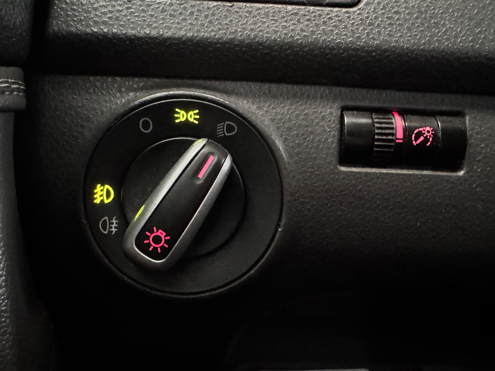 VOLKSWAGEN Polo Sedan - Foto