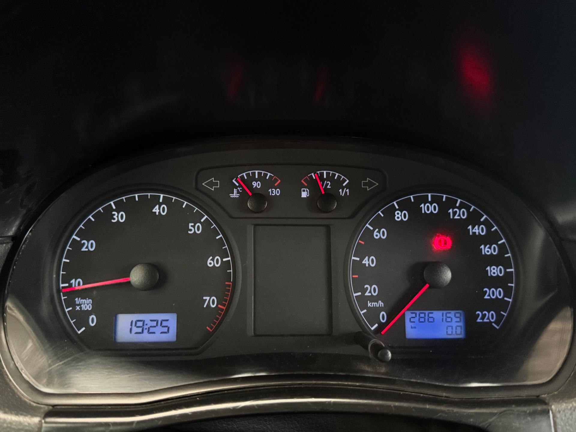 VOLKSWAGEN Polo Sedan - Foto