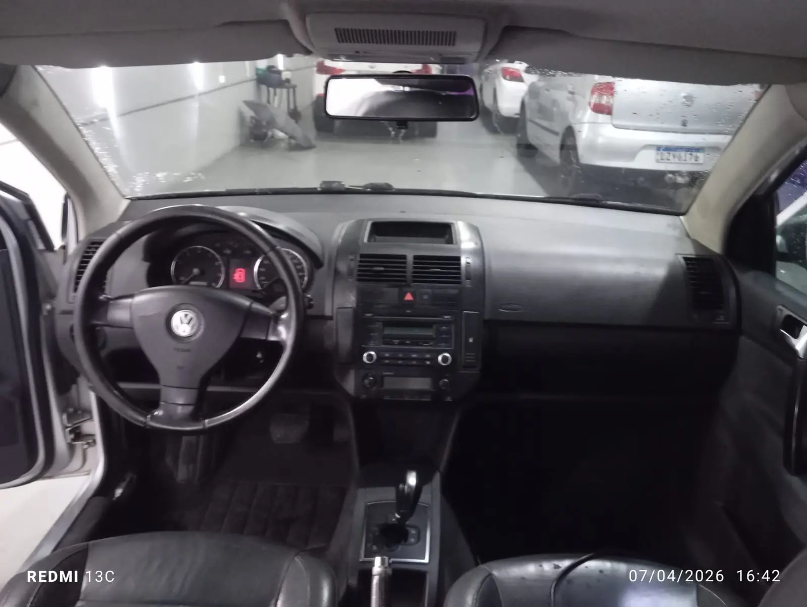 VOLKSWAGEN Polo Sedan - Foto