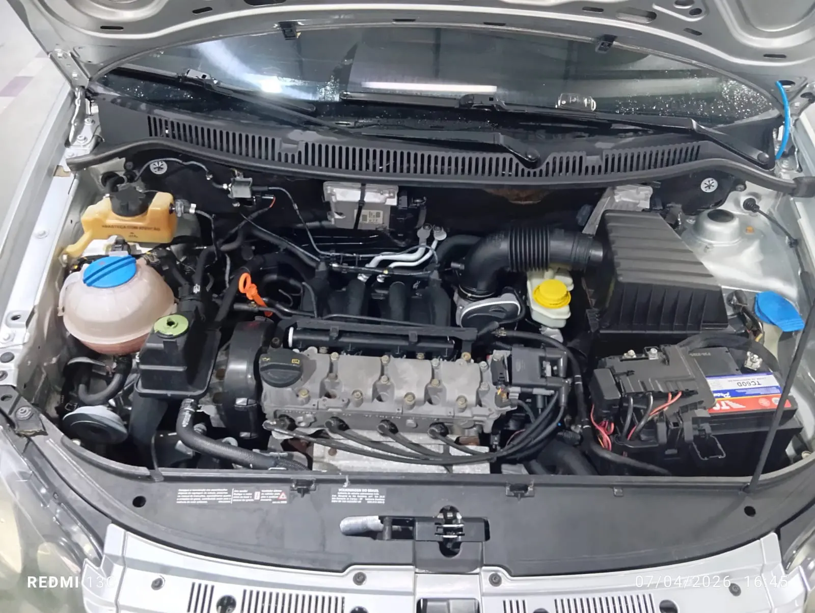 VOLKSWAGEN Polo Sedan - Foto