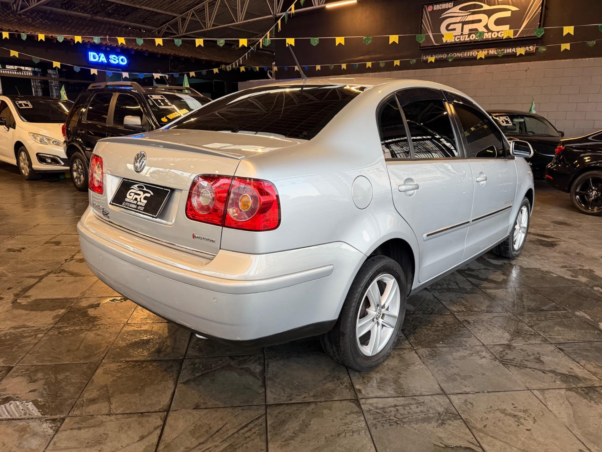 VOLKSWAGEN Polo Sedan - Foto
