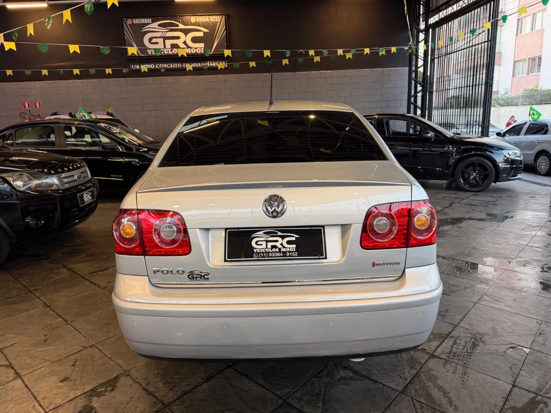 VOLKSWAGEN Polo Sedan - Foto