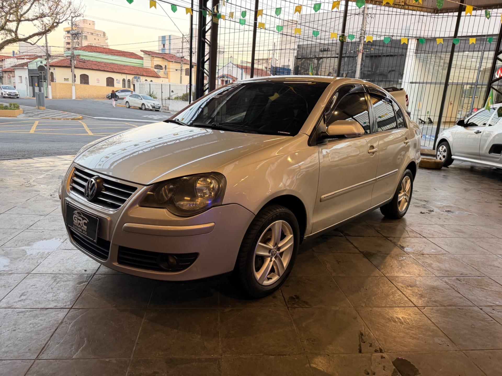 VOLKSWAGEN Polo Sedan - Foto
