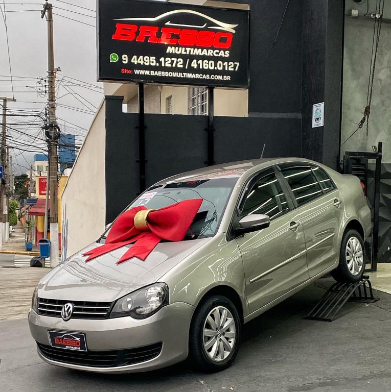 VOLKSWAGEN Polo Sedan - Foto