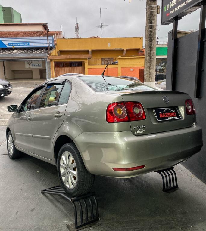 VOLKSWAGEN Polo Sedan - Foto