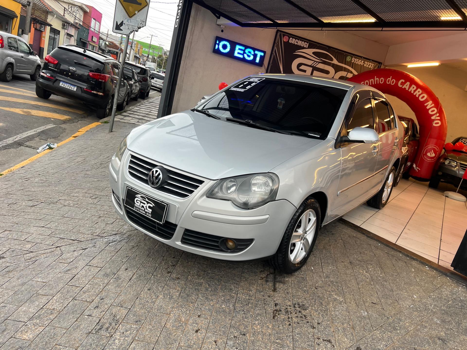 VOLKSWAGEN Polo Sedan - Foto