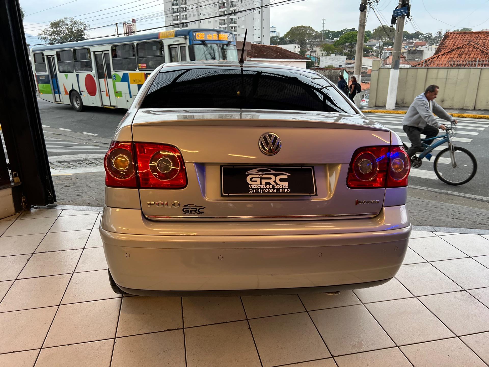 VOLKSWAGEN Polo Sedan - Foto