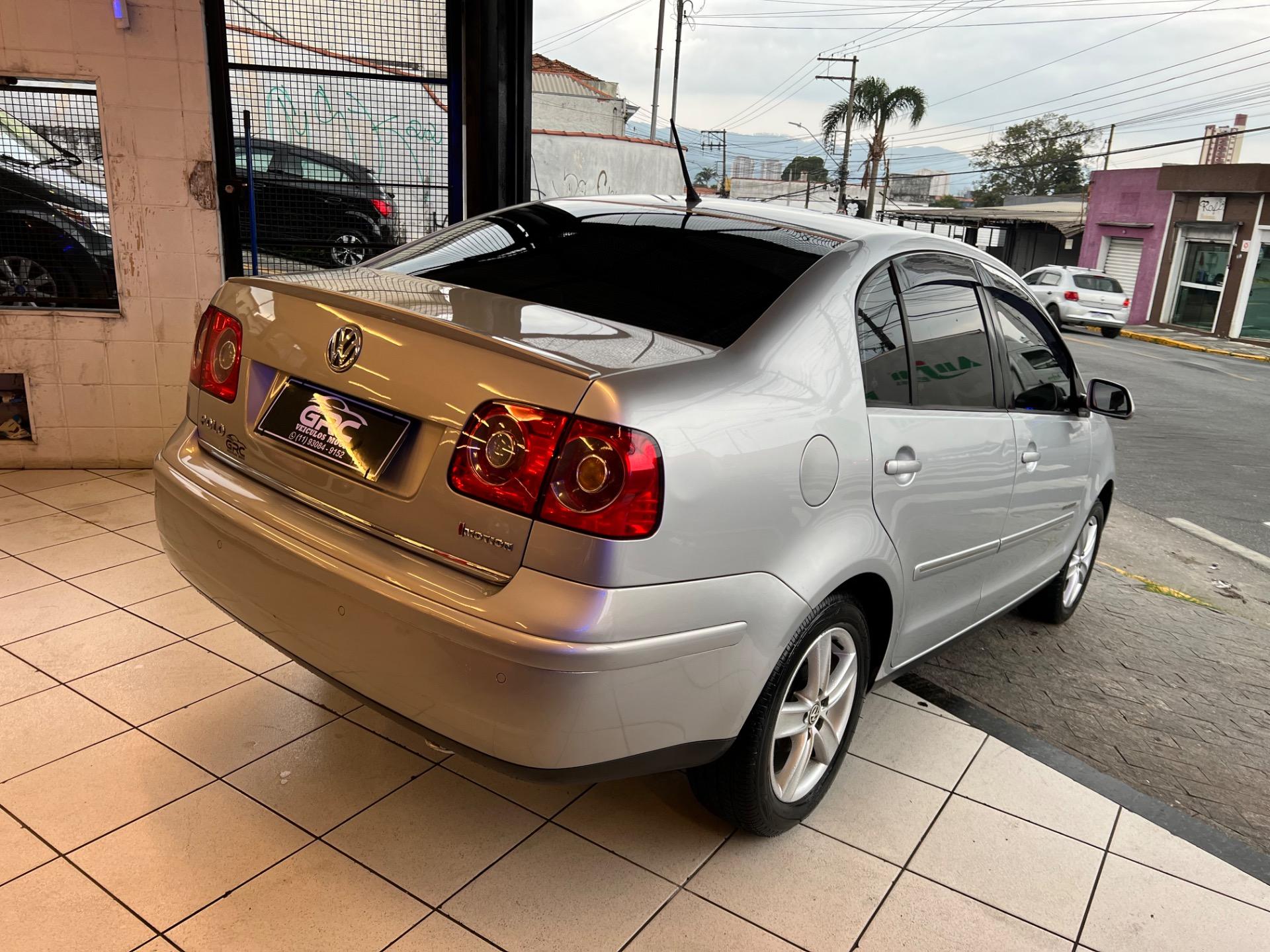 VOLKSWAGEN Polo Sedan - Foto