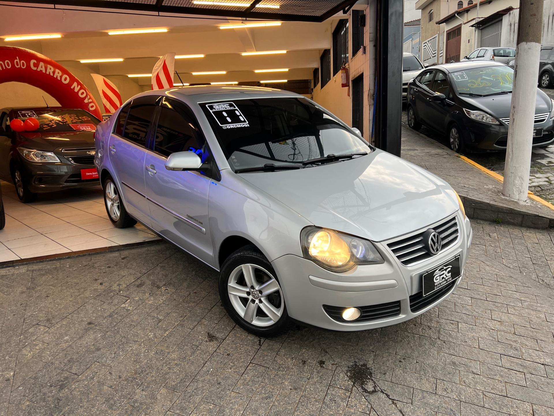 VOLKSWAGEN Polo Sedan