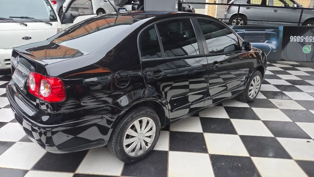 VOLKSWAGEN Polo Sedan