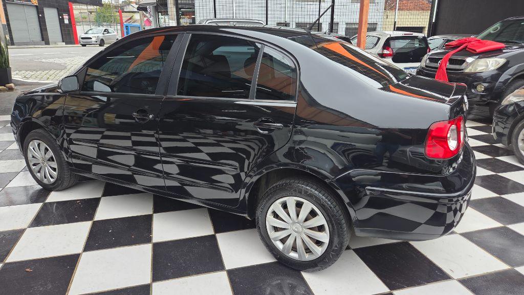 VOLKSWAGEN Polo Sedan - Foto