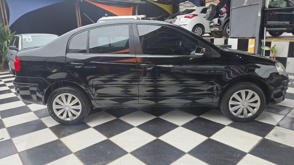 VOLKSWAGEN Polo Sedan - Foto